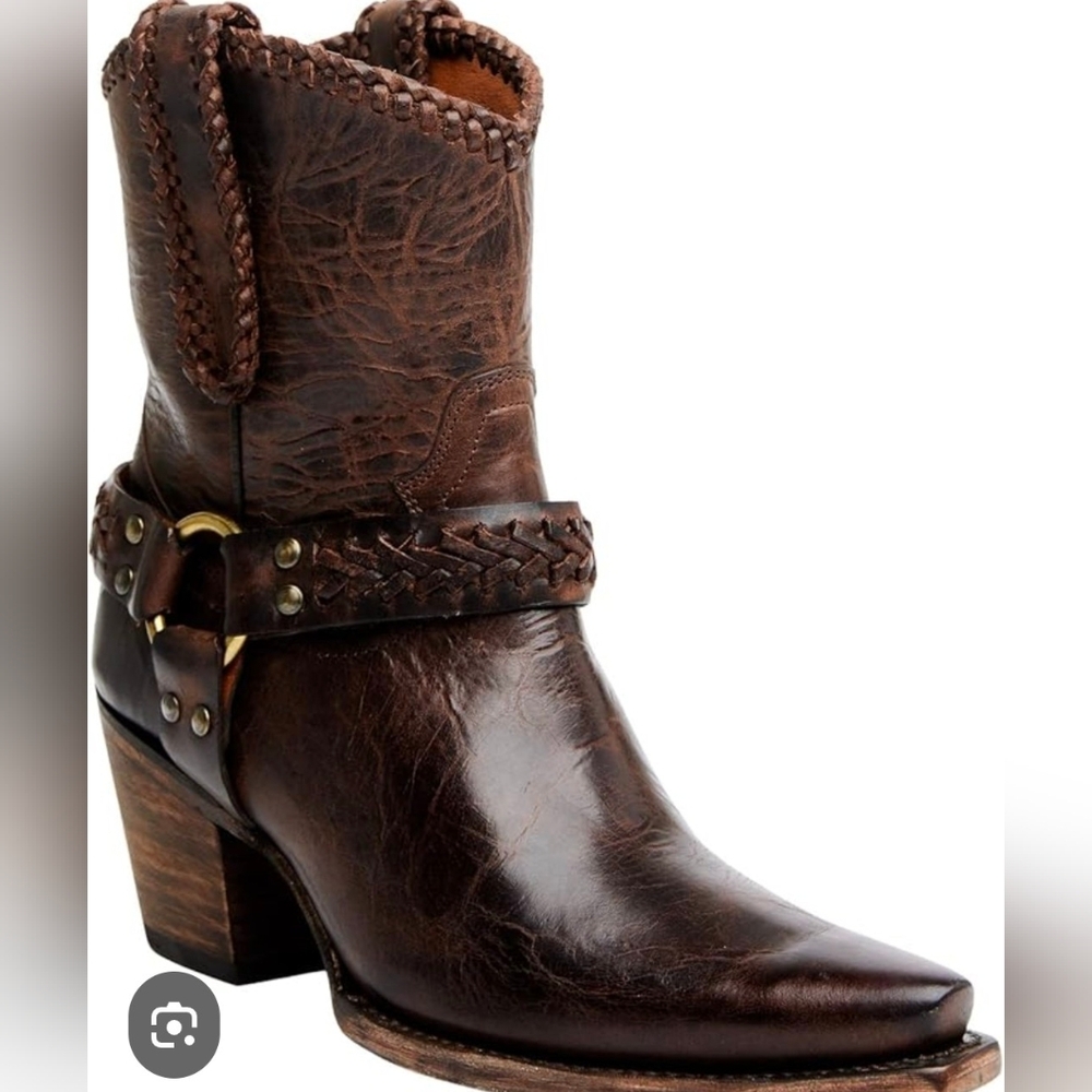 Elegant Dark Brown Heeled Boots